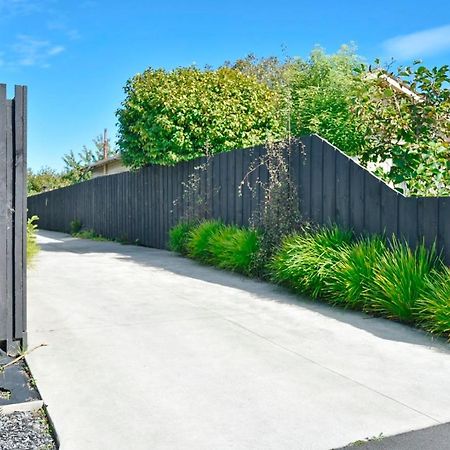 Dickens St - Christchurch Holiday Homes Экстерьер фото