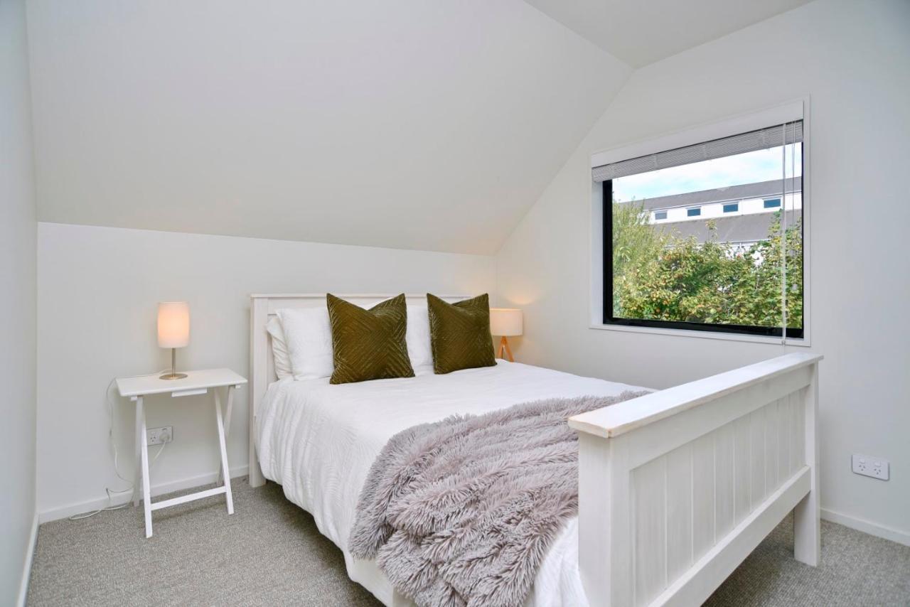 Dickens St - Christchurch Holiday Homes Экстерьер фото